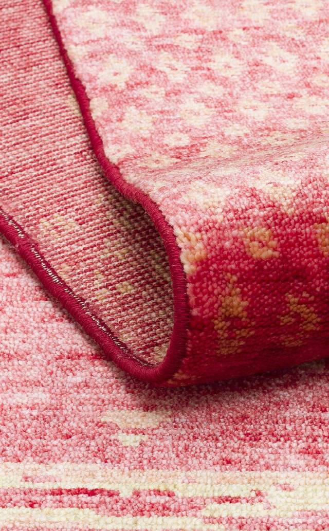 ZARA ZR 15 RED AUTUMN  Otantik Desenli Özel Hav Vermeyen ve Kolay Temizlenebilir Tensel Kullanılarak El Emeği ile Özel Tezgahlarda Üretilen Modern Uşak Halısı
