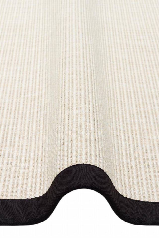 VENTURA SISAL VNT 2706 CREAM BRD BLACK  İç ve Dış Mekan Kullanımına Uygun Hav Vermeyen Kolay Temizlenebilir Sisal Görünümlü Halı